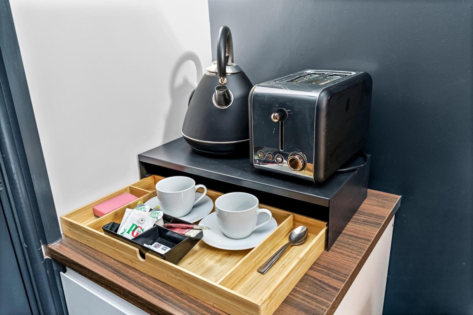 Aparthotel G Eighty Four Londra Esterno foto