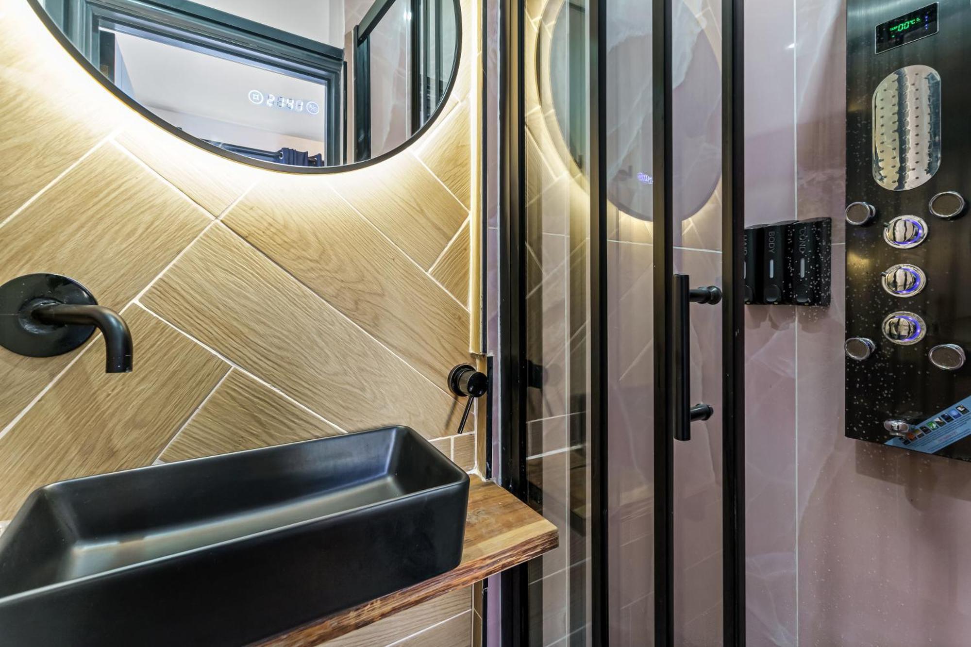Aparthotel G Eighty Four Londra Esterno foto