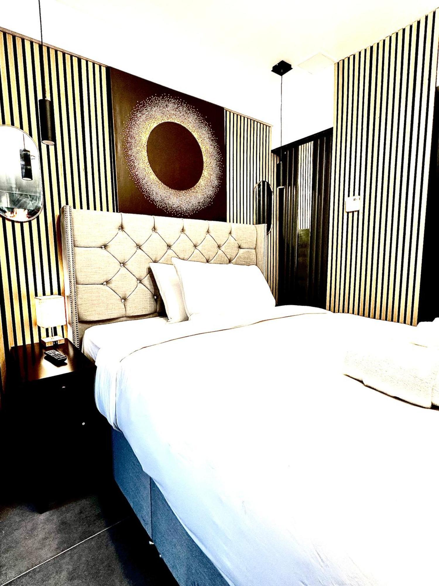 Aparthotel G Eighty Four Londra Esterno foto