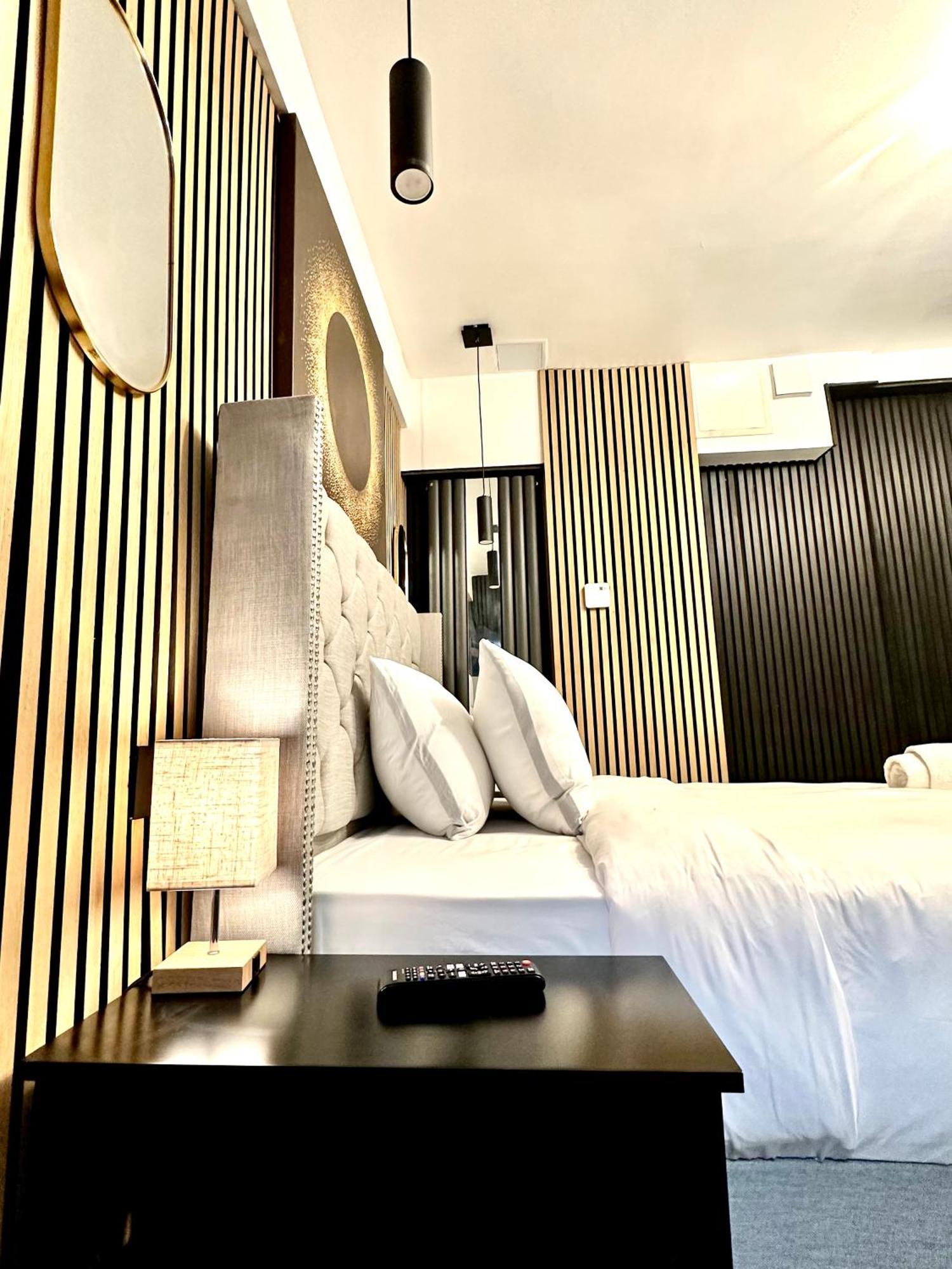 Aparthotel G Eighty Four Londra Esterno foto