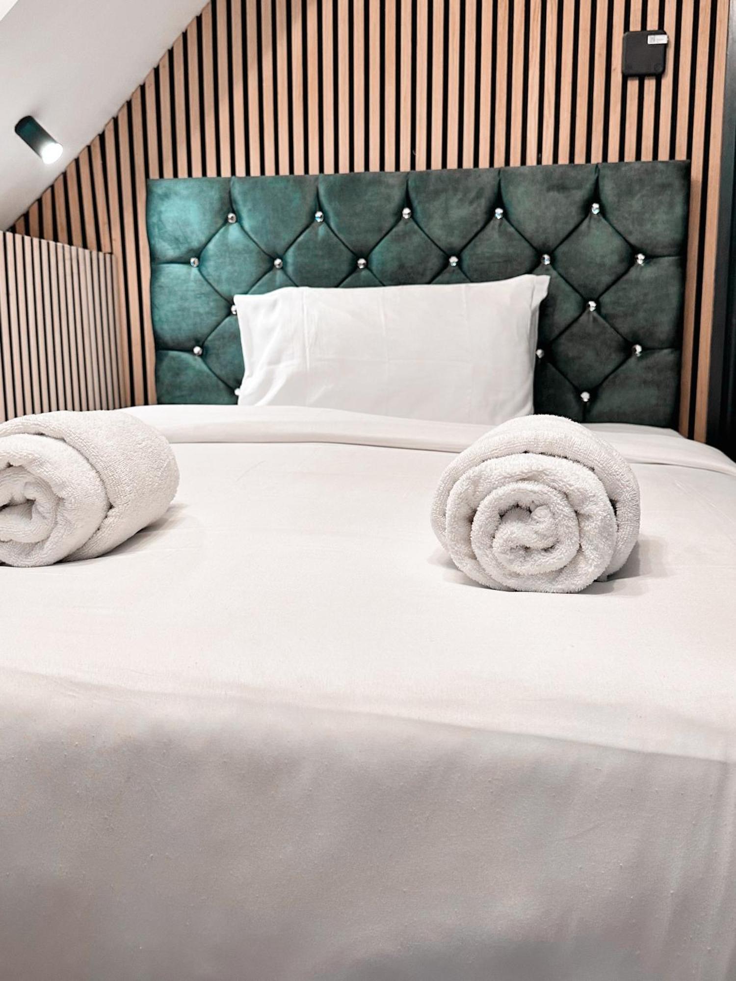 Aparthotel G Eighty Four Londra Esterno foto