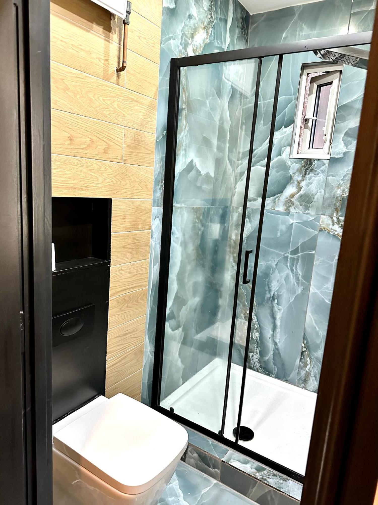 Aparthotel G Eighty Four Londra Esterno foto
