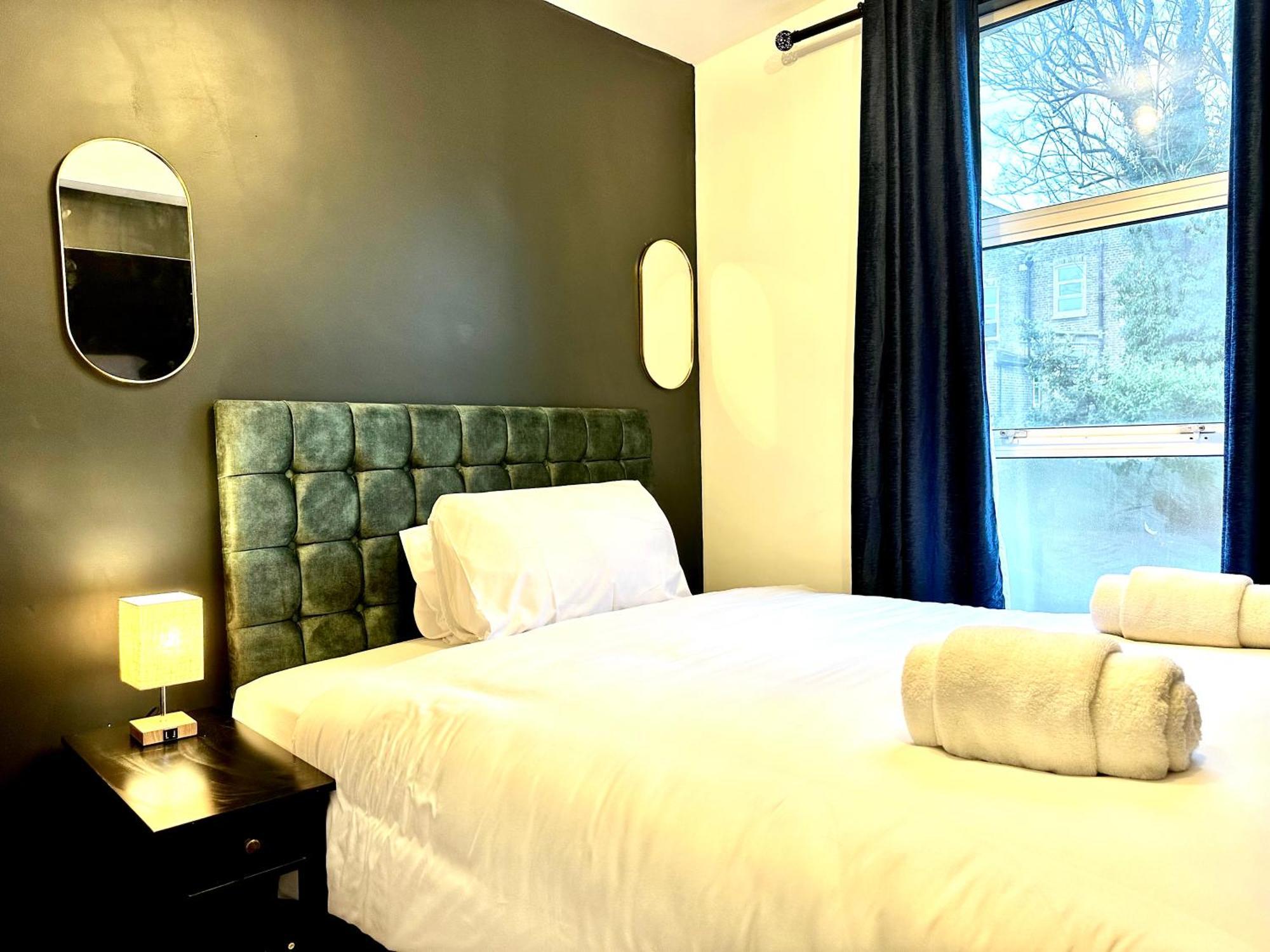 Aparthotel G Eighty Four Londra Esterno foto