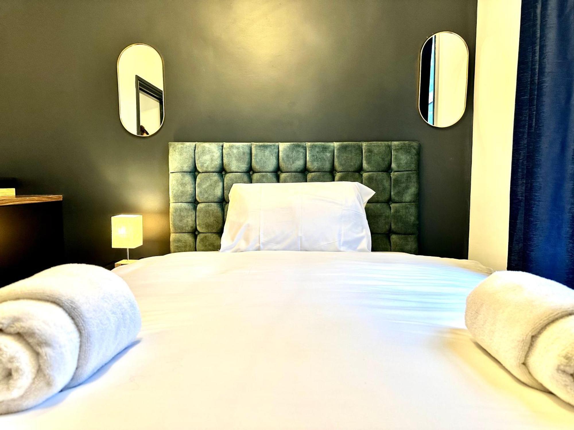 Aparthotel G Eighty Four Londra Esterno foto