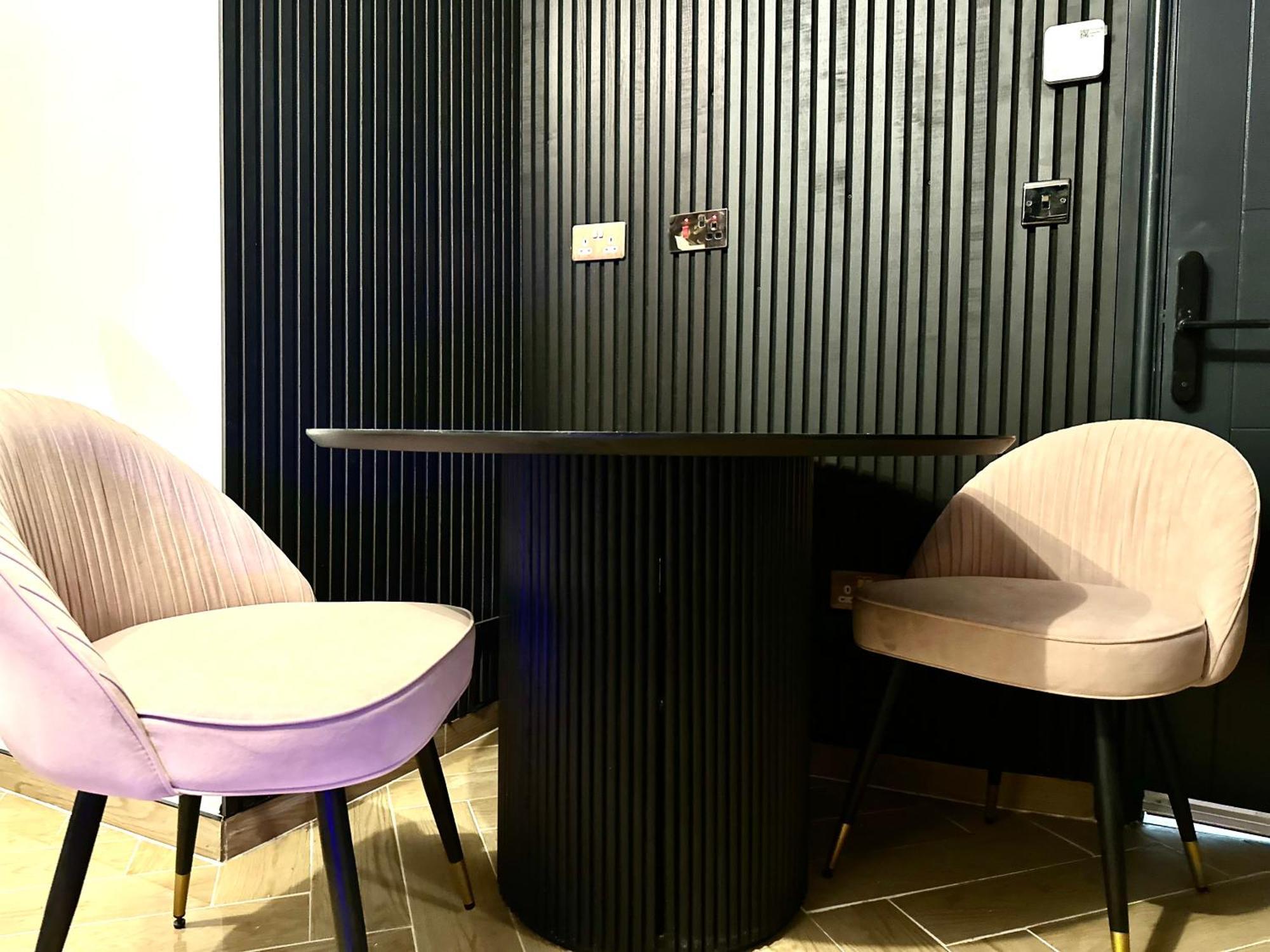 Aparthotel G Eighty Four Londra Esterno foto
